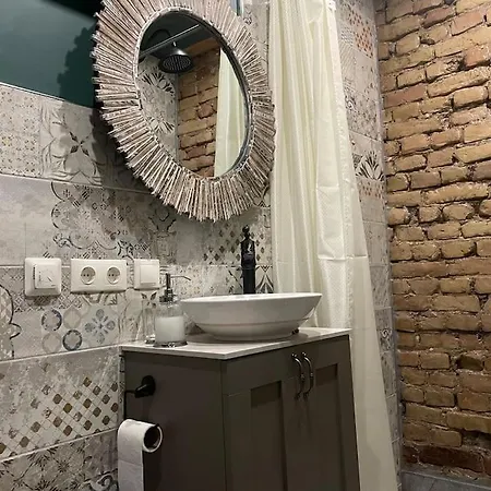 Elegant 1br/ba In Center W Free Parking Apartment *